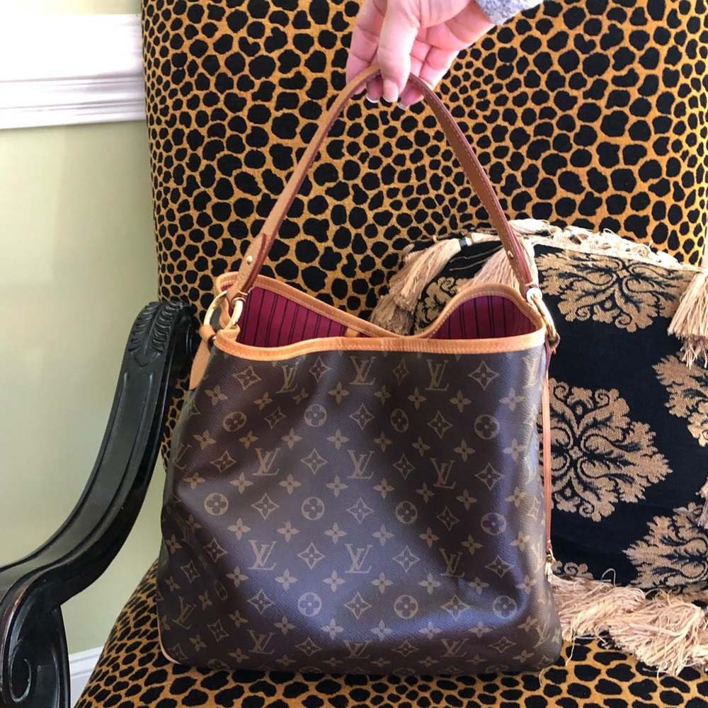 Louis Vuitton Delightful MM Monogram Shoulder Bag with Pink Interior - Picture 2 of 8